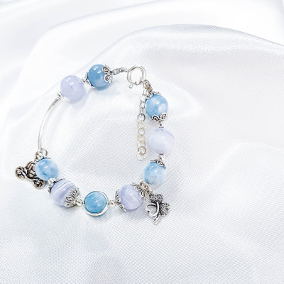 Vòng tay mệnh thủy, mộc đá Aquamarite mix đá chaladony + charm cỏ 3 lá, xe bí ngô LAT.102