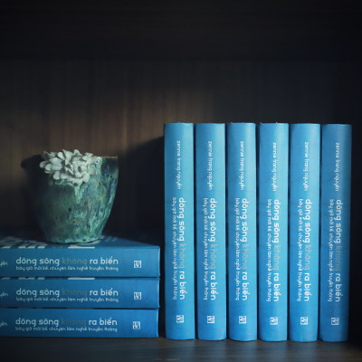 DÒNG SÔNG KHÔNG RA BIỂN- Bìa Cứng