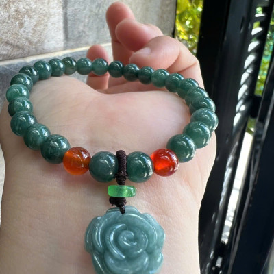 Vòng Tay Chuỗi Nữ Đá Cẩm Thạch Xanh Lam Đậm Tự Nhiên Mix Bông Hồng rất là xinh đẹp size hạt 7mm các chị em nữ mệnh thủy mệnh mộc mệnh và hỏa đeo chuẩn hợp món quà tặng phụ nữ quà sinh nhật đẹp ý nghĩa rẻ đẹp ạ