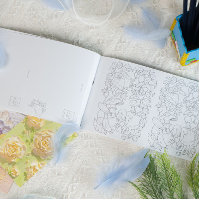 Sách tô màu Tiệm postcard trong khu rừng nhỏ - Đinh Tị Books