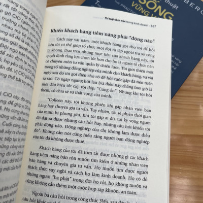 TRÍ TUỆ CẢM XÚC TRONG KINH DOANH - Colleen Stanley - First News– bìa mềm