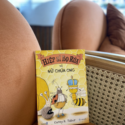 HIỆP SĨ BỌ RÙA VÀ NỮ CHÚA ONG | Corey R.Tabor | San Hô Books