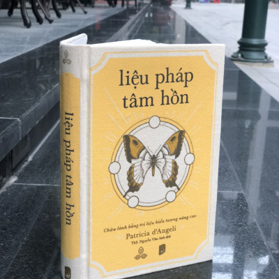 Sách bìa vải: Liệu Pháp Tâm Hồn - Chữa Lành Bằng Trị Liệu Biểu Tượng Nâng Cao