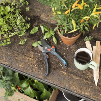 Kìm cắt cành mũi hếch Gardena 12252-20