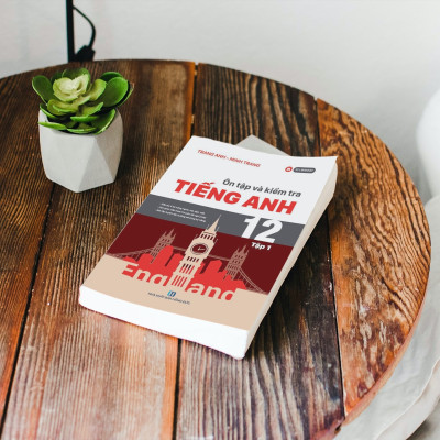Sách tiếng anh lớp 12 - Ôn tập và kiểm tra Tiếng anh tập 1 (cô Trang Anh)