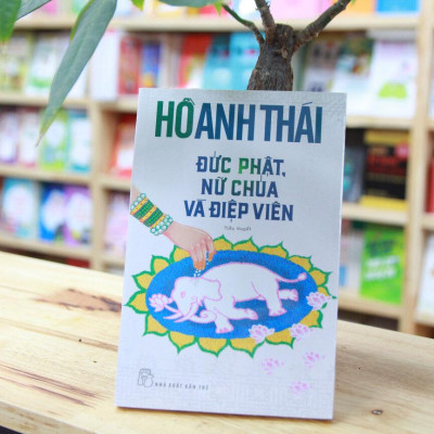 Đức Phật, Nữ Chúa Và Điệp Viên