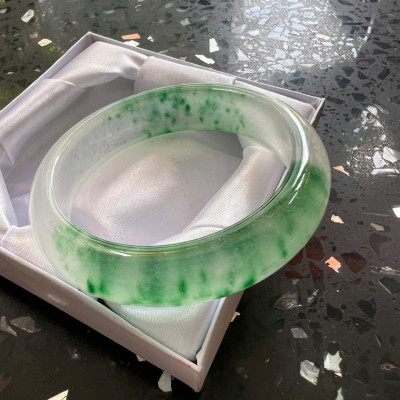 Vòng Tay Nữ Bản Hẹ Đá Mã Não DuLong Xanh Rong Biển Bông Bông Trắng Trong Bóng Đẹp Ni 55mm Cao 15mm Dầy 9mm Món quà tặng Nữ 53kg - 57kg đeo tay xinh rẻ đẹp ý nghĩa ạ 