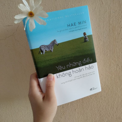 Yêu Những Điều Không Hoàn Hảo - Tặng kèm bookmark