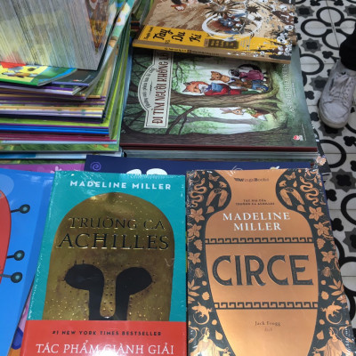 TRƯỜNG CA ACHILLES - Madeline Miller (bìa mềm)