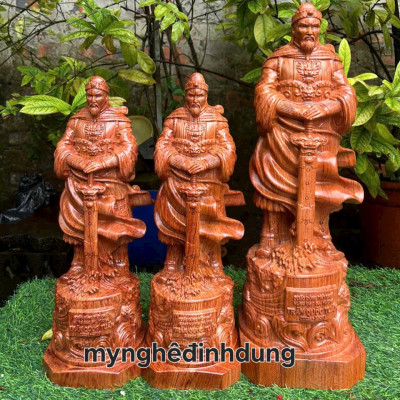 Tượng  thánh trần quốc tuấn trần hưng đạo vương bằng gỗ hương đá  cao 40cm