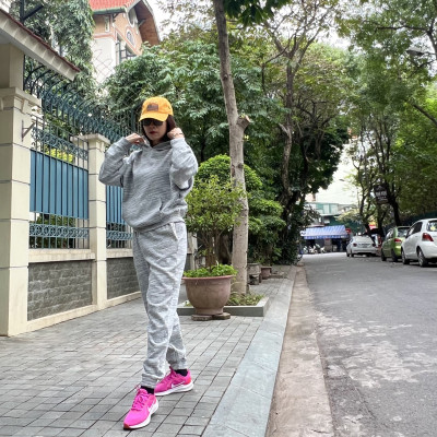 Bộ nỉ Victoria Secret màu ghi xước unisex mềm mịn, thoải mái cho vận động thể thao và phù hợp cả mặc nhà 