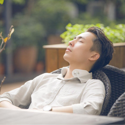 Máy massage cổ cao cấp SKG - Hàng nhập khẩu