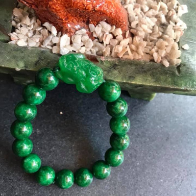 CHIẾC VÒNG TAY TỲ HƯU NỮ ĐÁ CẨM THẠCH  MÀU XANH LÁ SIZE 10MM  NỮ MỆNH MỘC VÀ HỎA Ạ