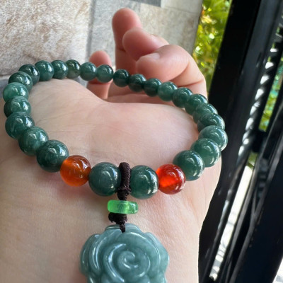 Vòng Tay Chuỗi Nữ Đá Cẩm Thạch Xanh Lam Đậm Tự Nhiên Mix Bông Hồng rất là xinh đẹp size hạt 7mm các chị em nữ mệnh thủy mệnh mộc mệnh và hỏa đeo chuẩn hợp món quà tặng phụ nữ quà sinh nhật đẹp ý nghĩa rẻ đẹp ạ