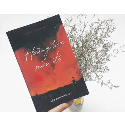 Combo Sách : Hoàng Hôn Màu Đỏ + Mở Mắt Thấy Buồn, Nhắm Mắt Lại Chỉ Toàn Đau Thương