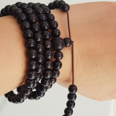 Vòng tay gỗ trầm hương đen nâu Size vòng 7mm thơm nhẹ kiểu quấn tay Anh Chị đeo kiểu quấn tay Đeo tay mình hay đeo 1 Cặp rất dễ thương ạ