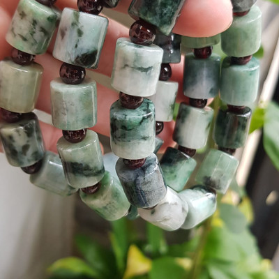 Vòng tay Nam kiểu đá Cẩm thạch tự nhiên xanh ngọt phối bi tròn đậm đẹp Size hạt 12mm dài 14mm hợp nam mệnh thủy mộc hỏa đeo ạ 