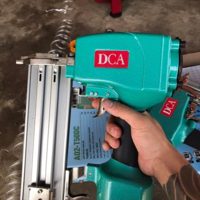 SÚNG BẮN ĐINH THẲNG DÙNG HƠI (5-8 BAR) DCA A02-T50DC - HÀNG CHÍNH HÃNG