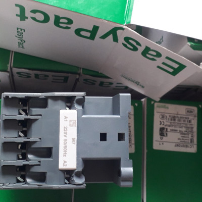 Công tắc Contactor 32A coil 220VAC Schneider LC1E3210M5 / M7