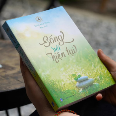 Sách -  Sống Với Hiện Tại - Vĩnh Nghiêm Books