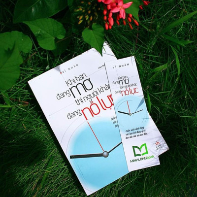 Sách: Combo 4 Cuốn Mỗi Lần Vấp Ngã + Vươn Lên Hoặc Bị Đánh Bại + Khi Bạn Đang Mơ + 20 - 30 Tuổi Mười Năm Vàng