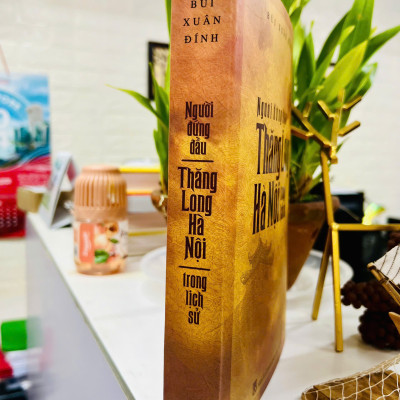 (Có chữ ký tác giả) NGƯỜI ĐỨNG ĐẦU THĂNG LONG - HÀ NỘI TRONG LỊCH SỬ - Bùi Xuân Đính - Tri Thức Trẻ