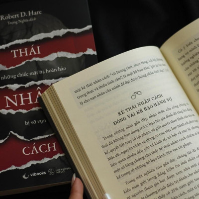 Sách Thái Nhân Cách: Khi Những Chiếc Mặt Nạ Hoàn Hảo Bị Vỡ Vụn  - Bản Quyền
