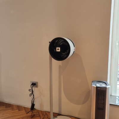 Độc Quyền: Quạt Đứng Đối Lưu, Tuần Hoàn Khí Mát Tự Nhiên Thụy Sỹ BONECO F235 Gió Làm Mát Toàn Không Gian, Điều Khiển Bluetooth Thông Minh Từ Xa, Cắm Điện Trực Tiếp 220V -Hàng Chính Hãng