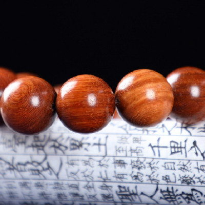 Combo Vòng đeo tay phong Thủy Gỗ Đàn Hương Đỏ Tự Nhiên Brasil, Kèm hộp đựng lót lụa vàng