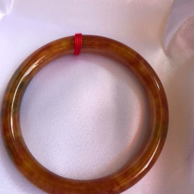 CHIẾC VÒNG TAY TỨ QUÝ 52MM MỚI ĐÁ CẨM THẠCH ĐỎ CAM XÍU XÍU XANH BÔNG ĐẬM BÓNG ĐẸP  Size vòng 52mm x cọng 7,0mm HỢP NỮ MỆNH HỎA THỔ CÂN NẶNG 50kg đến 56kg ĐEO Ạ