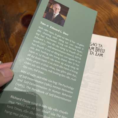 SAO TA LÀM ĐIỀU TA LÀM - Edward L. Deci - First News – bìa mềm