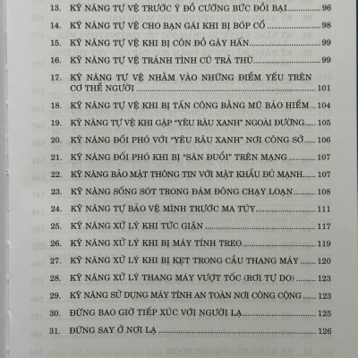 Sách Kỹ Năng An Toàn và Sơ Cấp Cứu Ban Đầu Trong Cuộc Sống Hàng Ngày (V2620A)