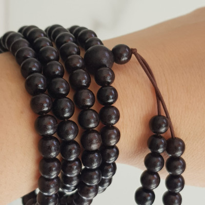 Vòng tay gỗ trầm hương đen nâu Size vòng 7mm thơm nhẹ kiểu quấn tay Anh Chị đeo kiểu quấn tay Đeo tay mình hay đeo 1 Cặp rất dễ thương ạ