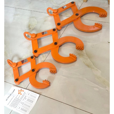 Kẹp Càng Cua Pallet Đa Năng – Dụng Cụ Kẹp Hàng Gỗ, Sắt, Máy Móc