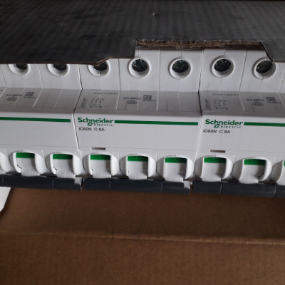 Cầu dao điện MCB 3P-6A Icu 6kA - A9F74306