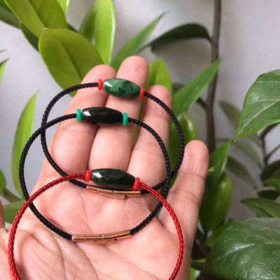 Vòng Tay Đá Cẩm thạch lu xanh dài đậm nhỏ dây đen đỏ kiểu xinh xắn đẹp lắm luôn Chất liệu hạt lu 100% đá cẩm thạch tự nhiên Hợp Nữ mệnh Thủy Mộc Hỏa ạ freesize tất cả nữ đeo được hết ạ
