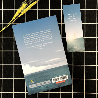 Sách - Thế Giới Rộng Lớn, Lòng Người Chật Hẹp (Kèm Bookmark)