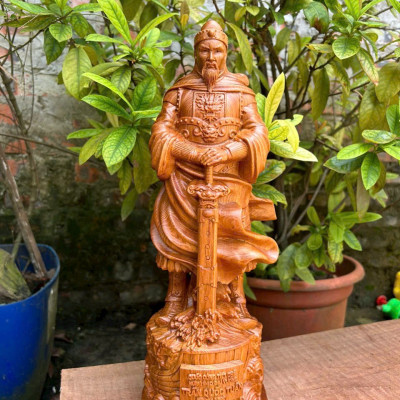 Tượng  thánh trần quốc tuấn trần hưng đạo vương bằng gỗ hương đá  cao 40cm