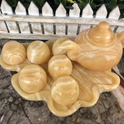 Bộ ấm trà với dĩa kiểu chếc lá trầu đá ngọc hoàng long