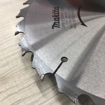 Lưỡi cắt  gỗ hợp kim 235x25.4mm 24 răng  B-17164 MAKITA