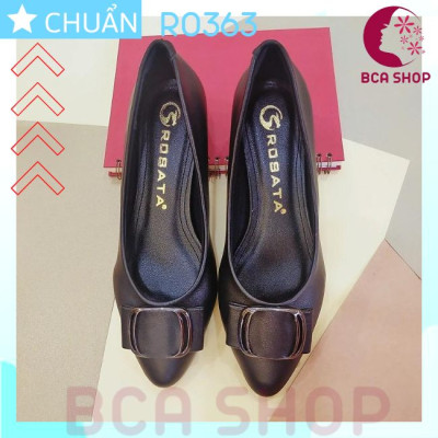 Giày cao gót nữ màu đen 4p RO363 ROSATA tại BCASHOP bít mũi nhấn nơ kim loại vuông, kiểu dáng công sở thanh lịch