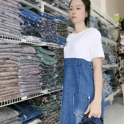 Đầm denim suông họa tiết thiên nga.