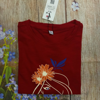 Áo phông ngắn tay, áo thun nữ cộc tay VICCI AP.01.5 chất liệu cotton vân gỗ in hoạ tiết cô gái