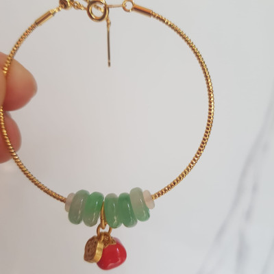 Vòng charm kiểu 5 đồng điếu đá cẩm thạch A Trắng Xanh lý bóng đẹp phối phụ kiện vàng charm trái táo đỏ kiểu may mắn dây vàng kiểu khóa rút đẹp vừa xinh xắn vừa đẹp may mắn tài lộc ạ