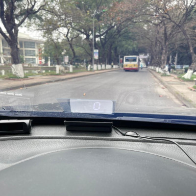 BỘ HIỂN THỊ THÔNG TIN TỐC ĐỘ LÊN KÍNH LÁI Ô TÔ XE HƠI HUD MÀU TRẮNG ĐƠN GIẢN GIÁ RẺ