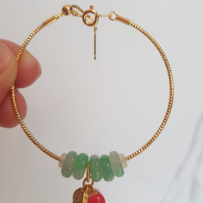 Vòng charm kiểu 5 đồng điếu đá cẩm thạch A Trắng Xanh lý bóng đẹp phối phụ kiện vàng charm trái táo đỏ kiểu may mắn dây vàng kiểu khóa rút đẹp vừa xinh xắn vừa đẹp may mắn tài lộc ạ