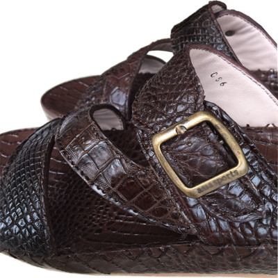Dép nam quai chéo Trường Hải màu nâu  da cá sấu thật sang trọng sắc sảo  may viền chắc chắn đế kếp mềm dẻo  không trơn  DN0811