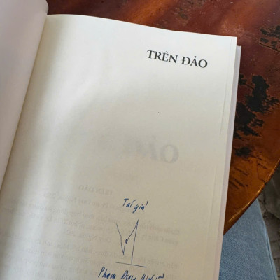 (Bìa cứng - chữ ký tác giả) TRÊN ĐẢO - Phạm Duy Nghĩa – Trần Lê Book – Nxb Văn Học