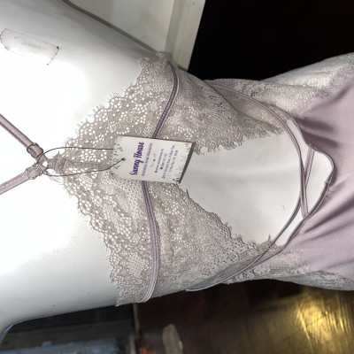 Váy Ngủ D152 Lụa Quảng Châu Phối Ren Hoa Không Mút Xinh Xắn