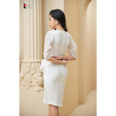 Đầm ôm bèo lệch đính cúc ngọc cổ vuông Tri